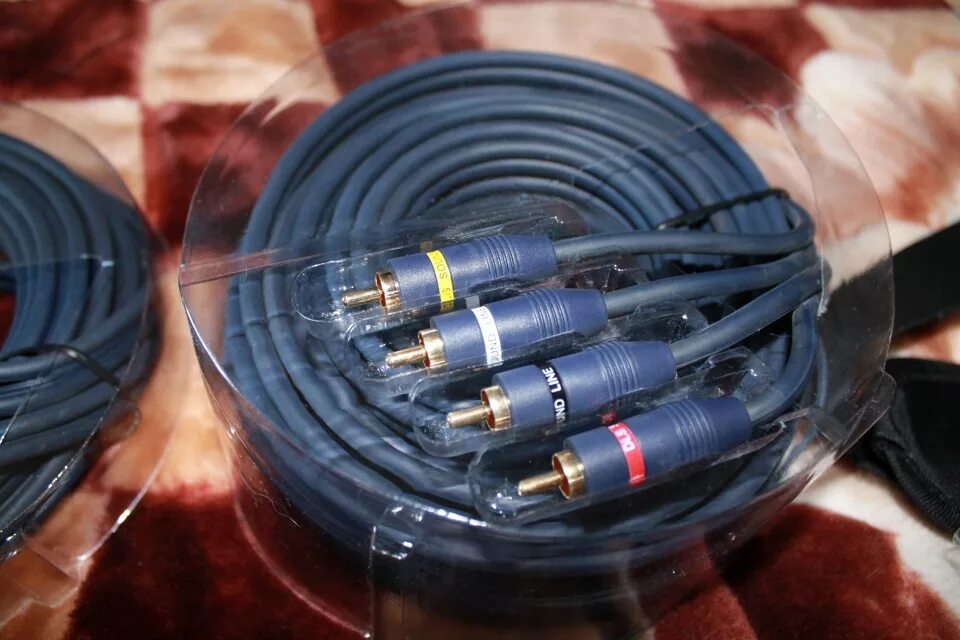 Как подключить межблочный кабель. Межблочный кабель 4rca-4rca. межблочные провода для усилителя 4 канального. rca aria 2 пары. ауди кабель межблочный.