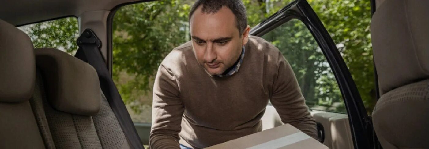 Работа на своем личном автомобиле. Авто курьер на личном автомобиле. Курьер на автомобиле. Торговый представитель на авто. Автокурьер wilberes.
