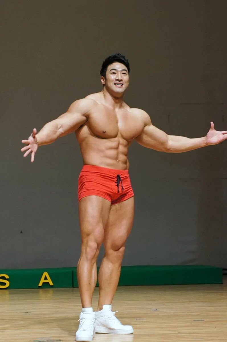 Чун сун бодибилдер. Хванг чул сун. Чул сун бодибилдер. Chul soon hwang. Хван чхоль сун.