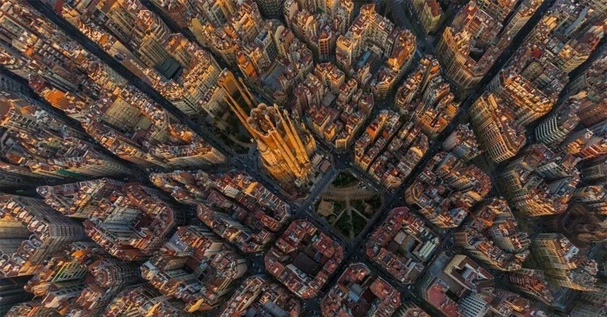 Сверху предназначить. Два человека жмут руки вид сверху. Центр москвы вид сверху. Пожимают руки вид сверху. Зенит арена сверху.