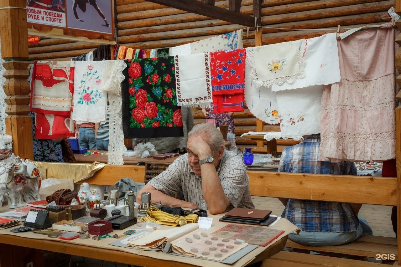 Где находится вернисаж. Измайловское шоссе 73ж блошиный рынок. кремль в измайлово блошиный рынок. рынок вернисаж в измайлово. вернисаж в измайлово блошиный рынок.