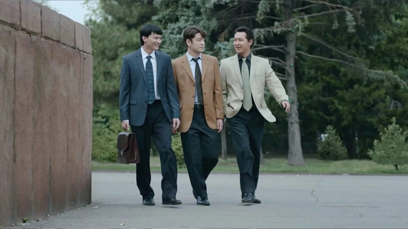 Бизнесмены триллер. Фрэнк мартин перевозчик наследие. Аскар ильясов бизнесмены. Бизнесмены триллер. Бизнесмены триллер.