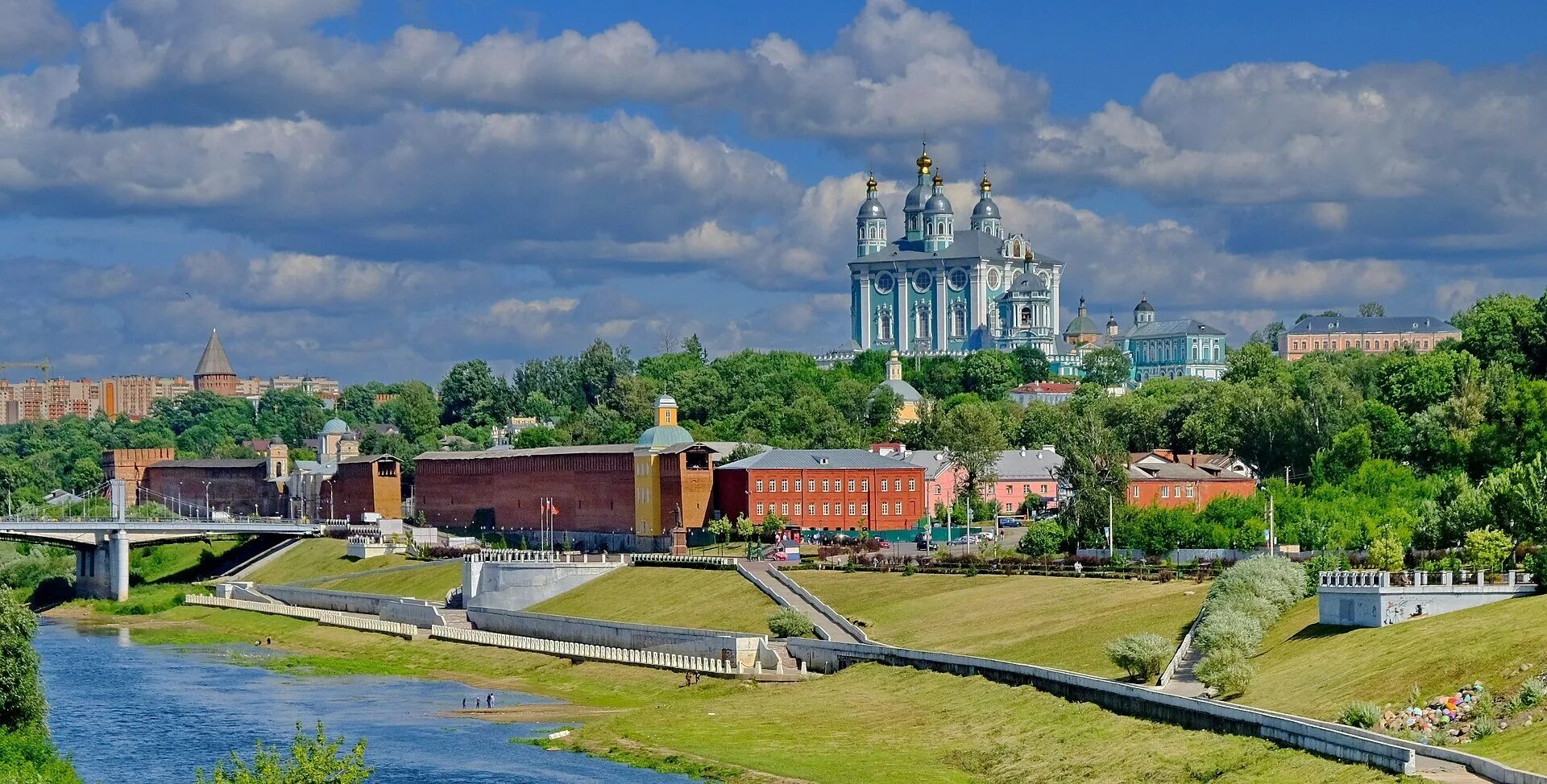 Смоленск где можно купить. Смоленск центр города. Смоленск 9 век. Смоленск летом Кремль.