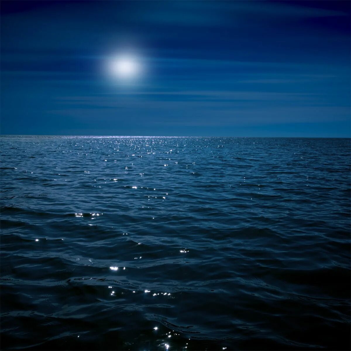 Ночь вода синий. Ночное море. ночь в море. спокойной ночи море. море в темноте.