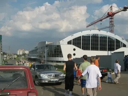 Возле дворца спорта