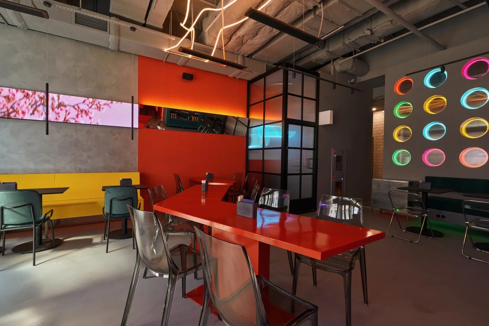 Кафе бистро москва. Корейское бистро афимолл. Корейская бистро кафе. Ресторан корейской кухни. Корейские кофейни.