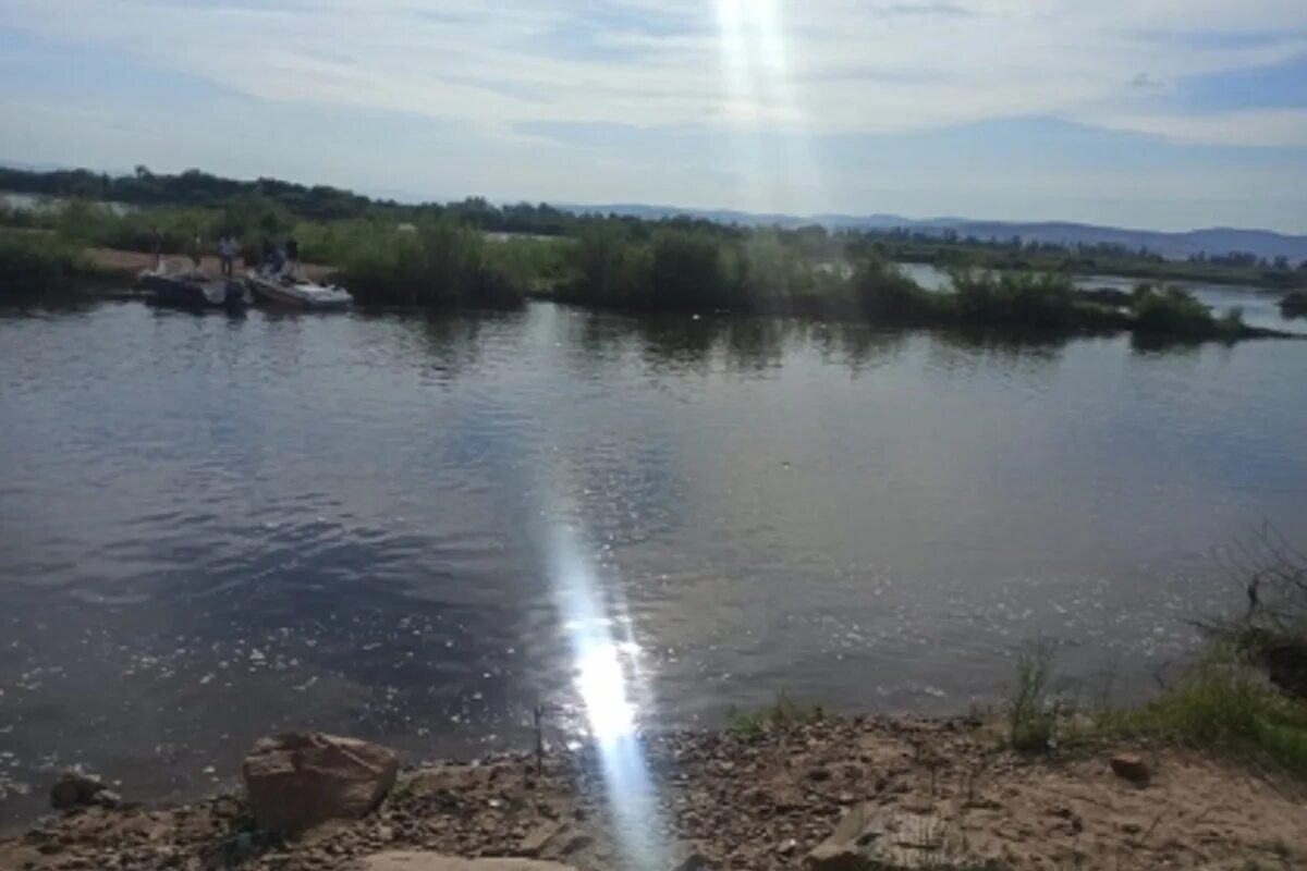 Дальний берег давно утонул. Селенга Улан-Удэ. Река уда в Улан-Удэ. Река Селенга в Улан Удэ. Волга Улан Удэ река.