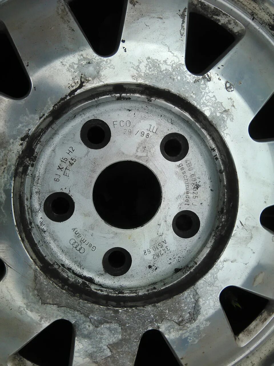 3. Разболтовка колесных дисков ауди. Разболтовка колесных дисков ауди. Ауди 100 с4 разболтовка дисков. Ауди 80 б4 диски размер параметры дисков.