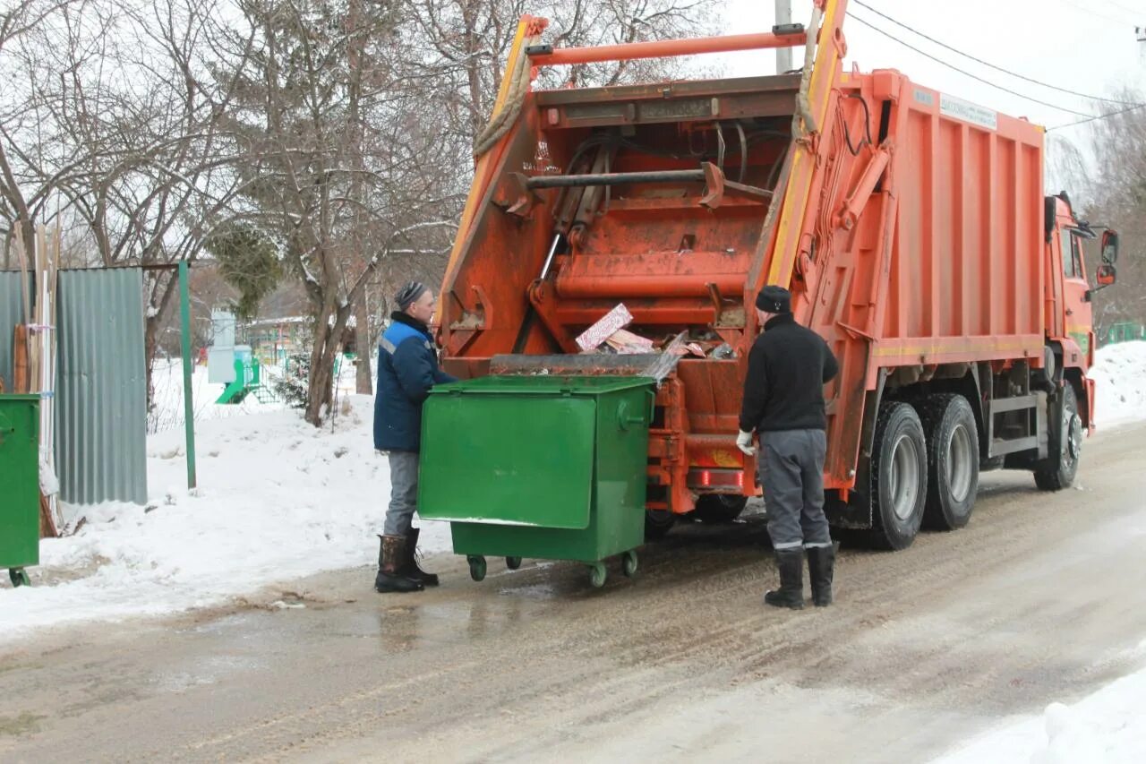 Вывоз мусора. Машина по вывозу мусора. Вывоз тбо сайт. Мусоровоз вывозит мусор. Вывоз тбо.
