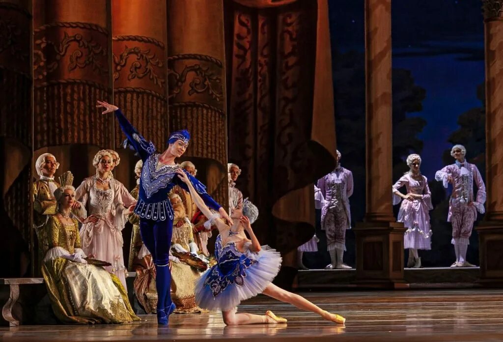 Мариинский театр санкт-петербург зал. Балет щелкунчик мариинский театр. Мариинский театр санкт-петербург. Мариинский театр санкт-петербург основная сцена. Балетный театр 19 века.