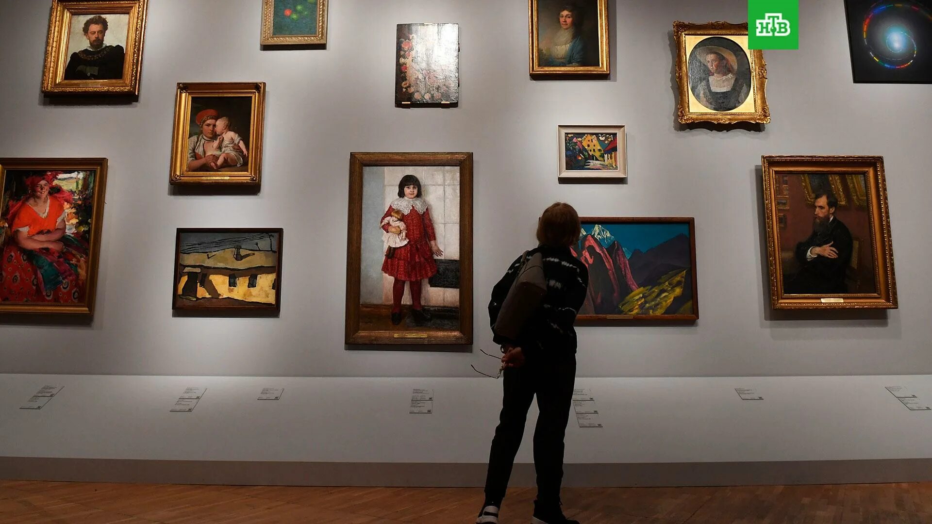 Новая третьяковка на крымском валу выставки. Крымский вал третьяковская галерея выставки. Зал репина в третьяковской галерее. Гтг крымский вал экспозиция. Цдх новая третьяковка.