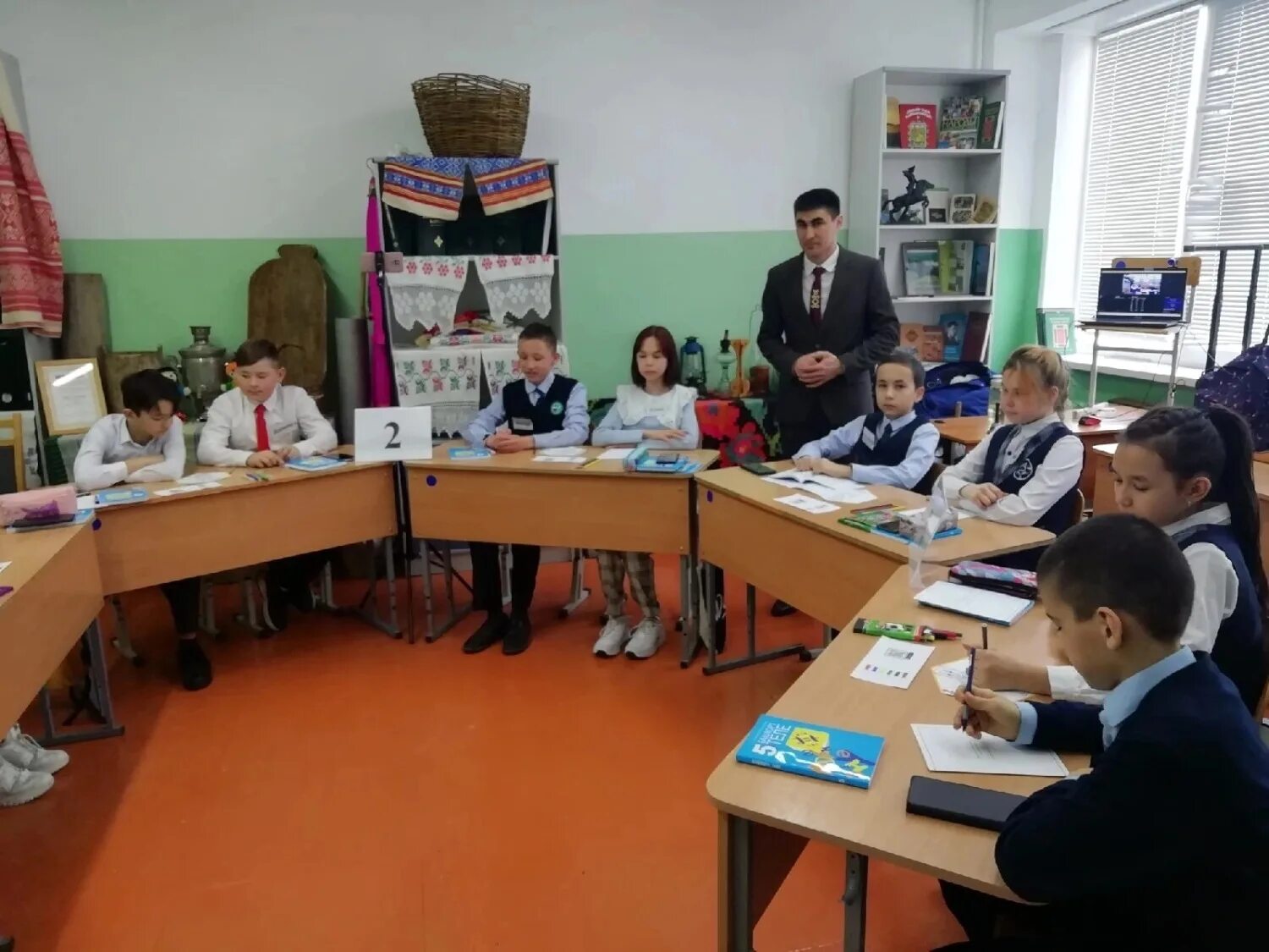 Преподаватель башкирского языка. Мирас ишдавлетов. мирас рашитович. учитель фото. лучший учитель марийского языка.