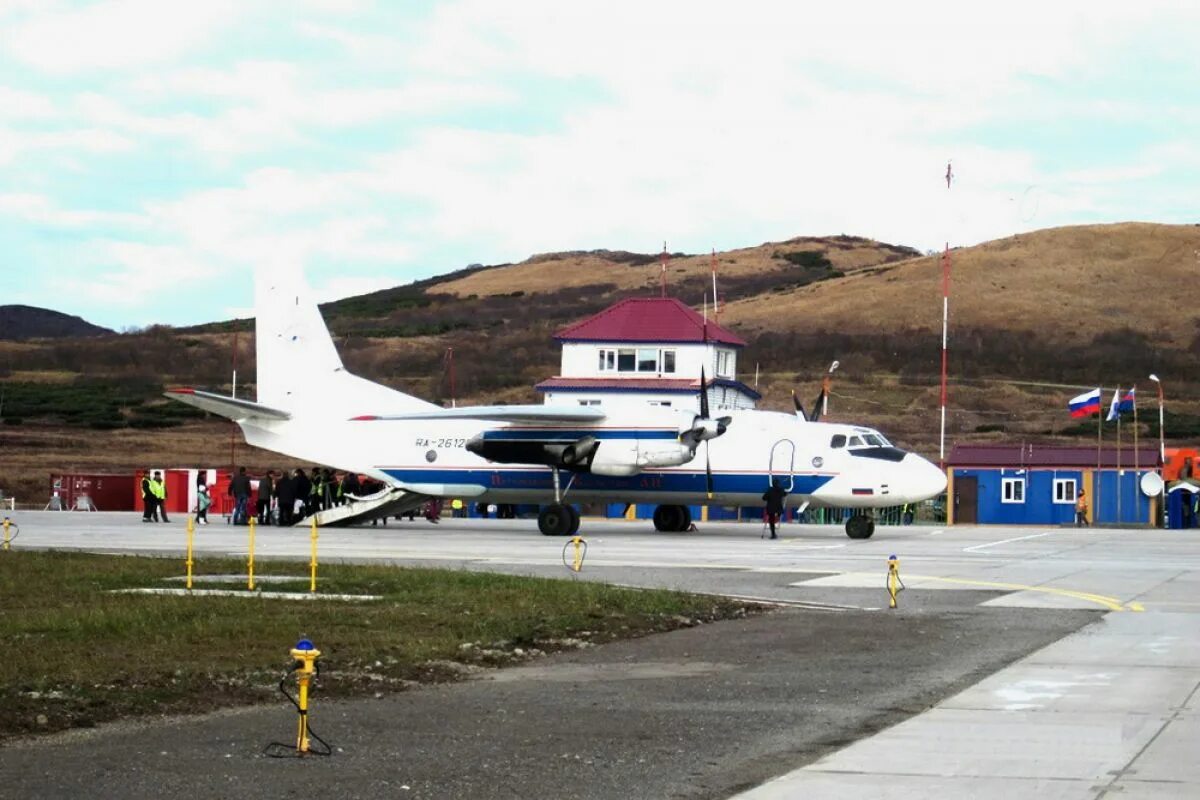 Пгт палана камчатский. Поселок Палана Камчатский край. Аэропорт Палана. АН 26 Палана. Аэропорт Палана новый.