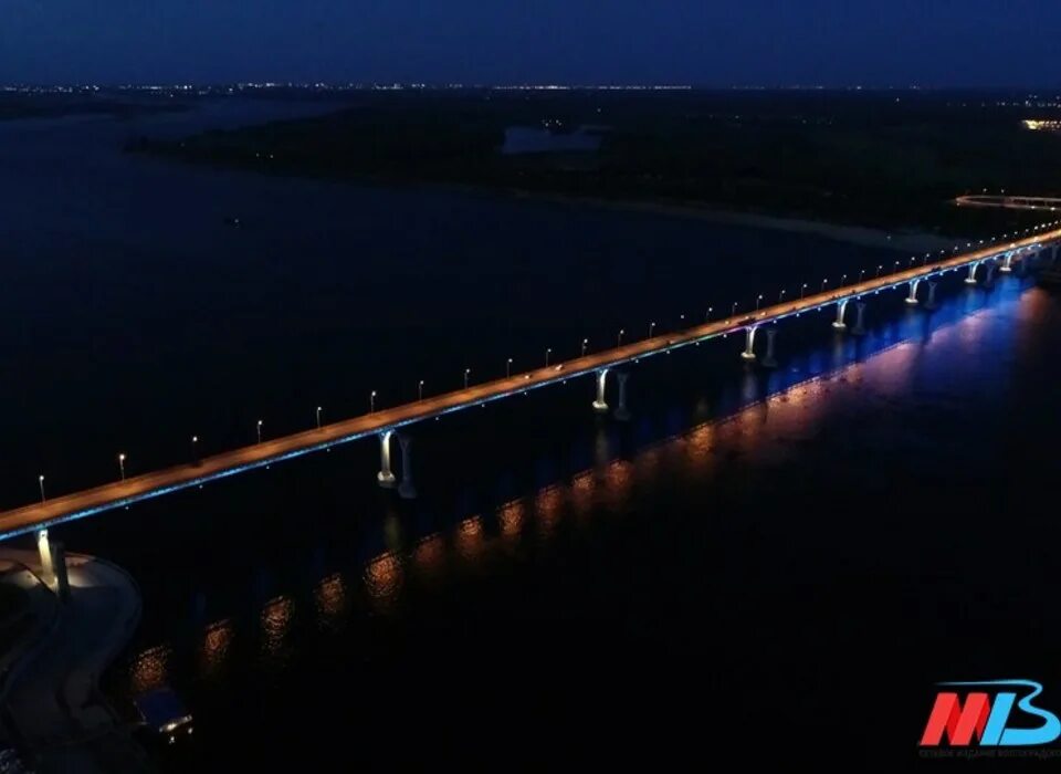 Мост в волгограде танцует видео. Мост через Волгу в Волгограде. Танцующий мост в Волгограде. Танцующий мост в Волгограде подсветка. Танцующий мост в Волгограде на карте.