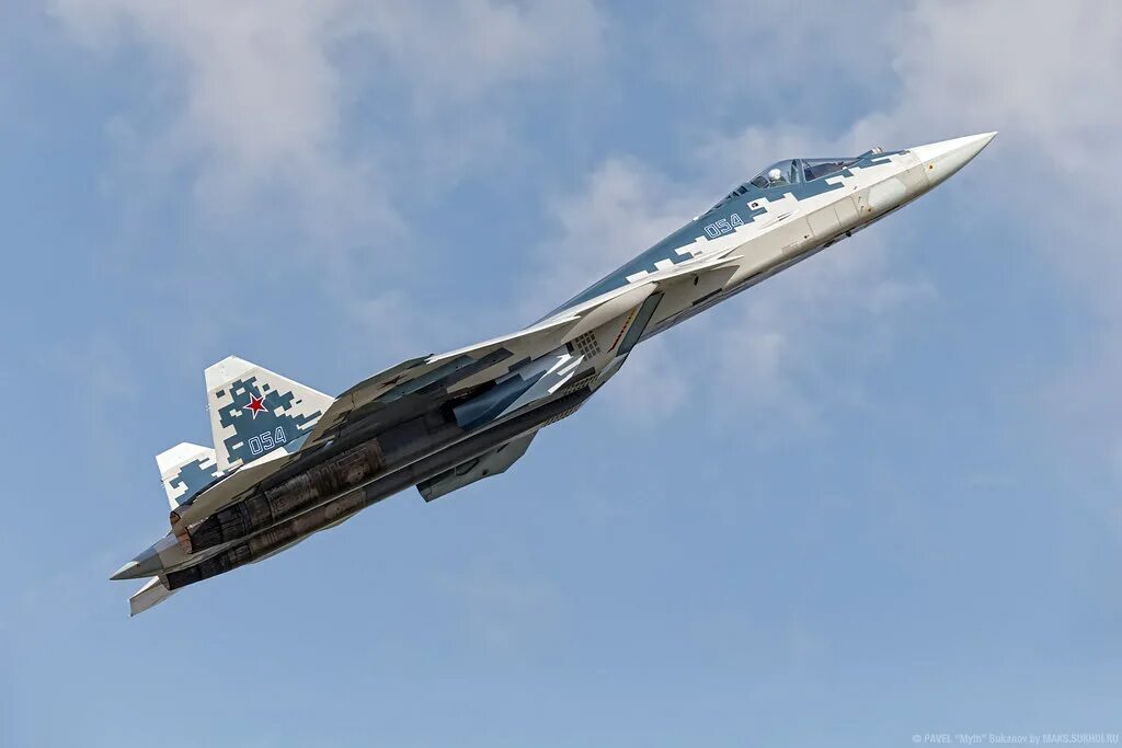 Су 57 5 поколения. Российский самолёт 5-го поколения су 57. Су-57 вооружение. Новый истребитель су 57. Поколение самолетов су 57.