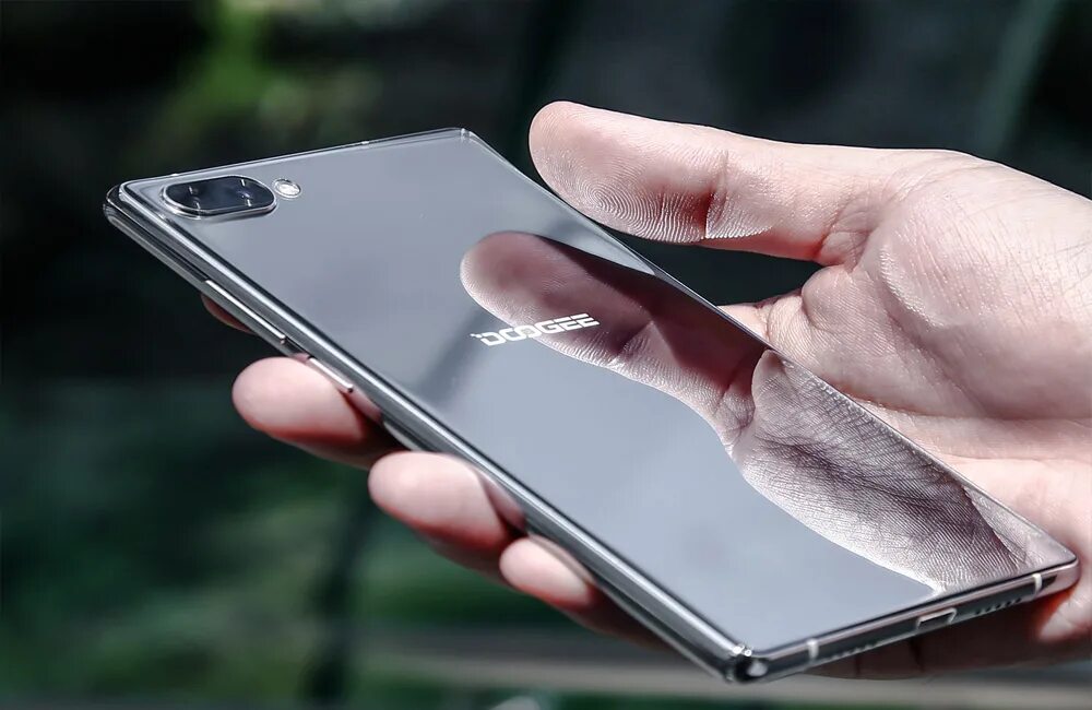 Смартфоны super amoled дисплеем. Смартфоны 5.5 дюймов безрамочный. смартфон с безрамочным экраном. смартфоны с металлической рамкой. смартфон со стеклянным корпусом.