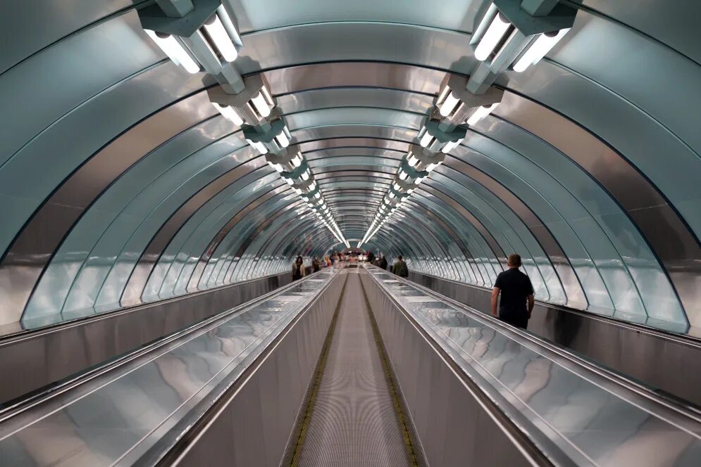 Верхние лихоборы станция метро москва. Метропоезда московского метрополитена. Метро живу. Вагон метро. Метро живу.