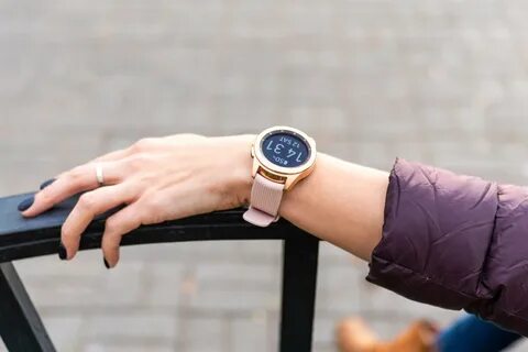 Samsung watch на руке