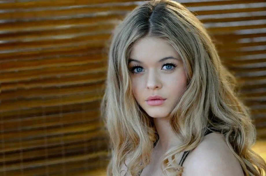 Анастасия щеглова бихеппи. Девушка с синими глазами. Шатенка с голубыми глазами. Русые девочки с голубыми глазами. Мартин кюн блондинка.