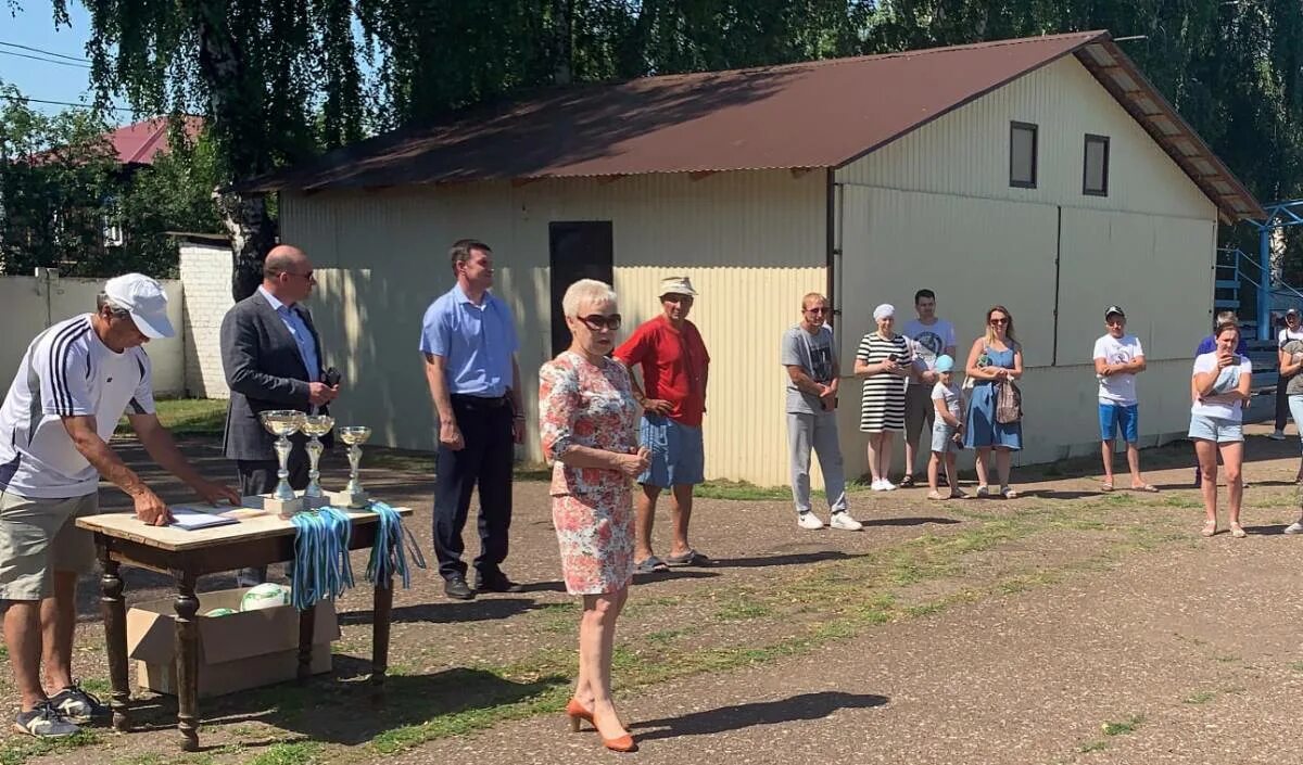 Стадион Бирск. Футбол Бирск 4 школа. Погода в Бирске сегодня. Футбол Бирск 2010 год фото. Погода в бирске 10 дней самый точный