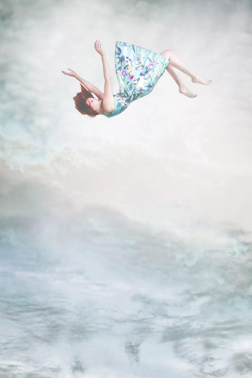 Падающий человек. Человек спотыкается. Прыжок в небо. Look a me falling. Полет в прыжке.