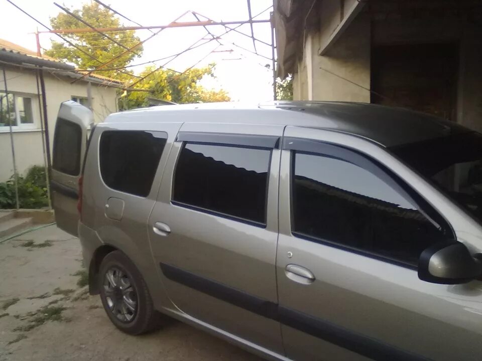 Дефлекторы на ларгус. Дефлектор ларгус. Дефлектор ларгус. Ветровики на ларгус матовые. Ветровики ларгус.