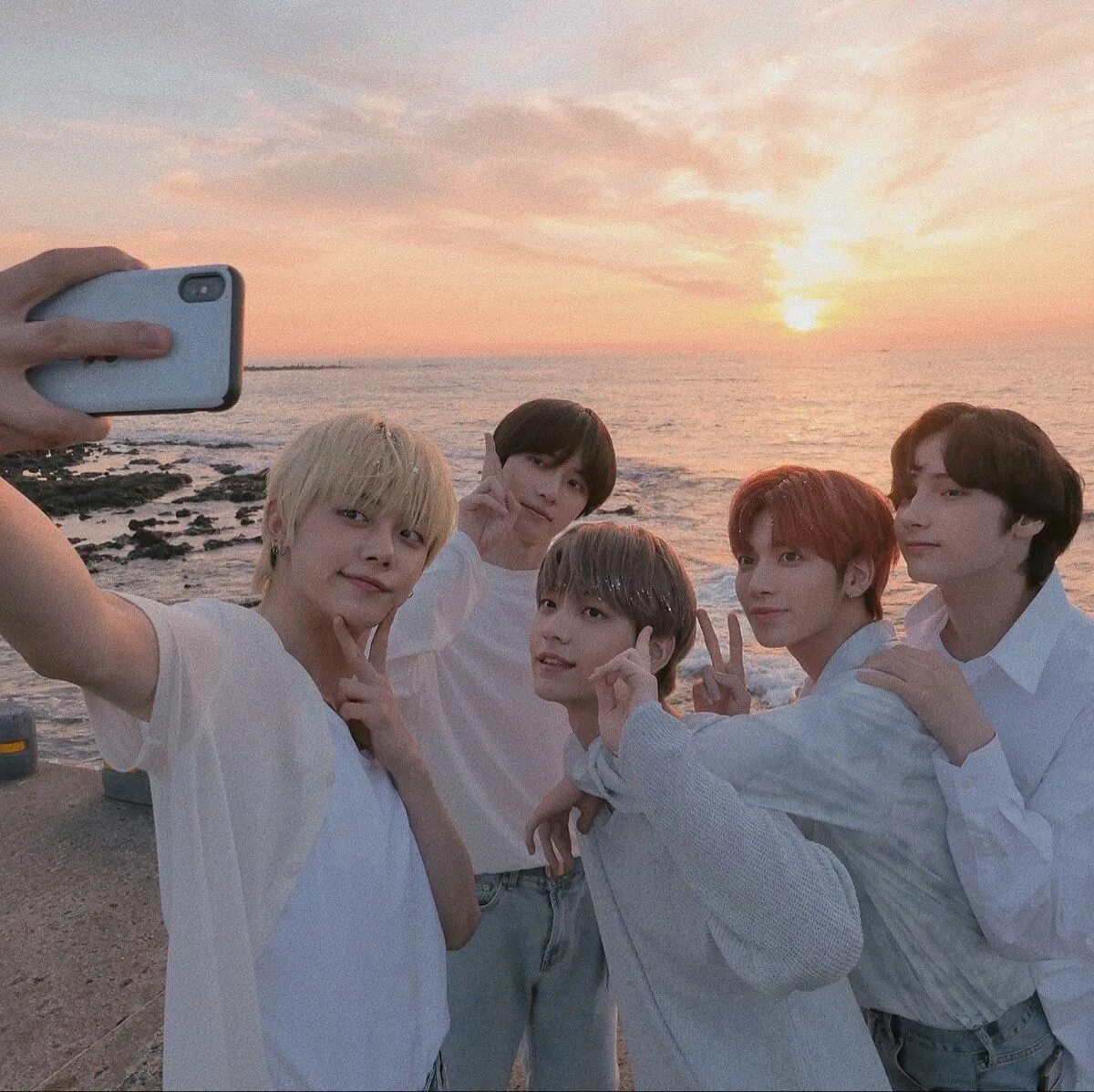 Видео txt. Tomorrow x together yeonjun. субин тхт эстетика. группа txt. tomorrow x together эстетика.