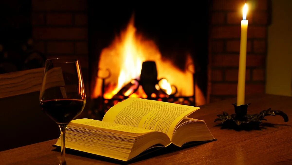 Свечи у камина песня. By the fireside fragrance. Блондинка у камина. Огонь в руке. Свечи у камина песня.