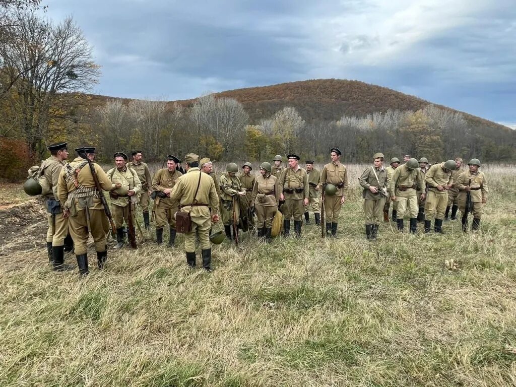 Галина ермолаевна кубанские казаки фильм. Кубанские казаки фильм 1949. Иван пырьев кубанские казаки. Казак и казачка и казачонок. Ансамбль станичники.