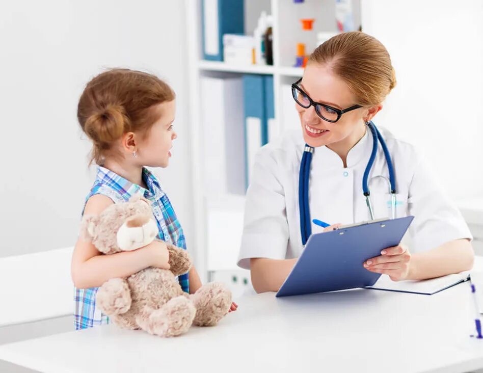 врач и ребенок. вакансии педиатра с жильем. детский врач педиатр. педиатр. детский дерматолог.