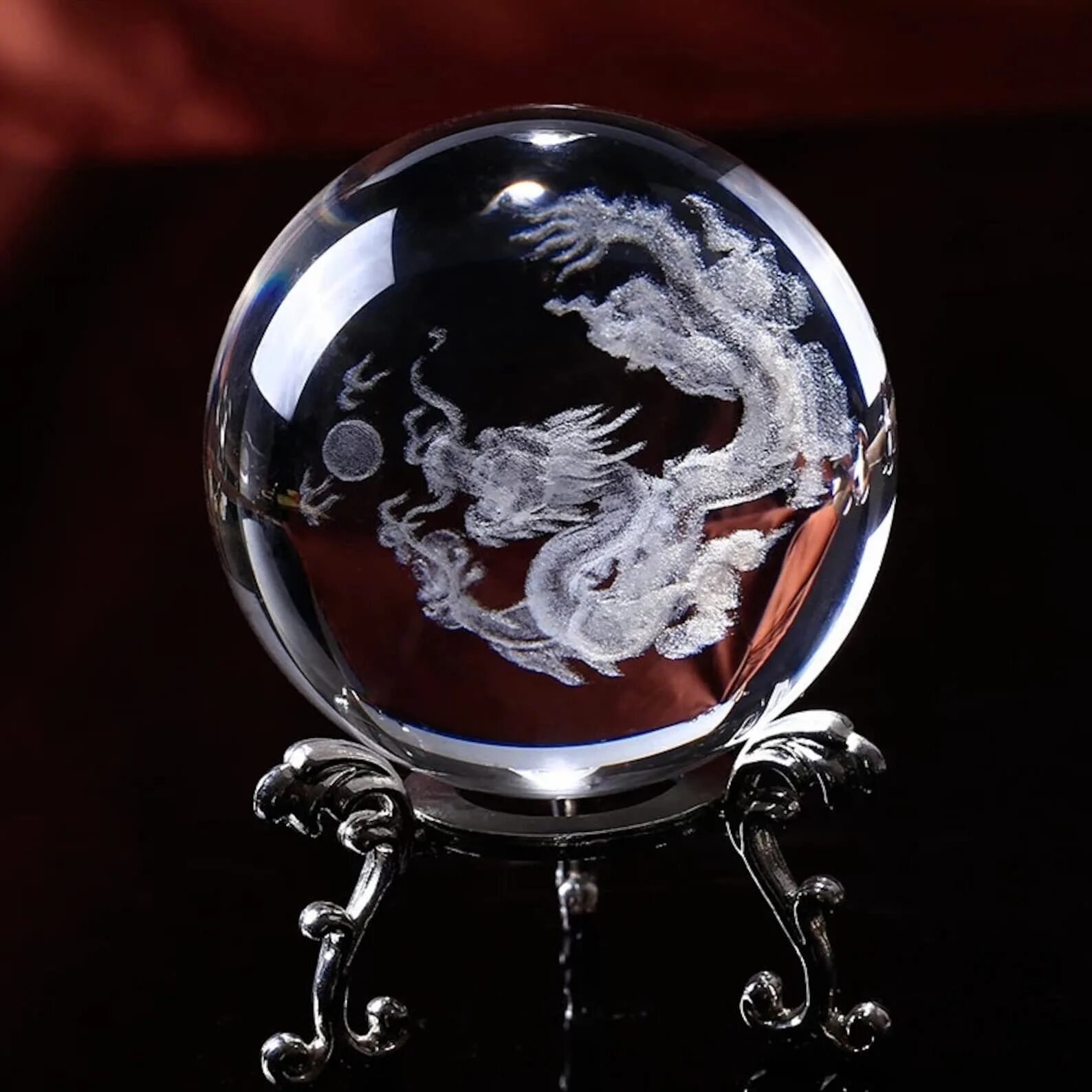 Дракон в шаре. Хрустальный шар с лазерной 3d гравировкой. Шар стеклянный. Стеклянный шар с лазерной гравировкой. Хрустальный стеклянный шар.
