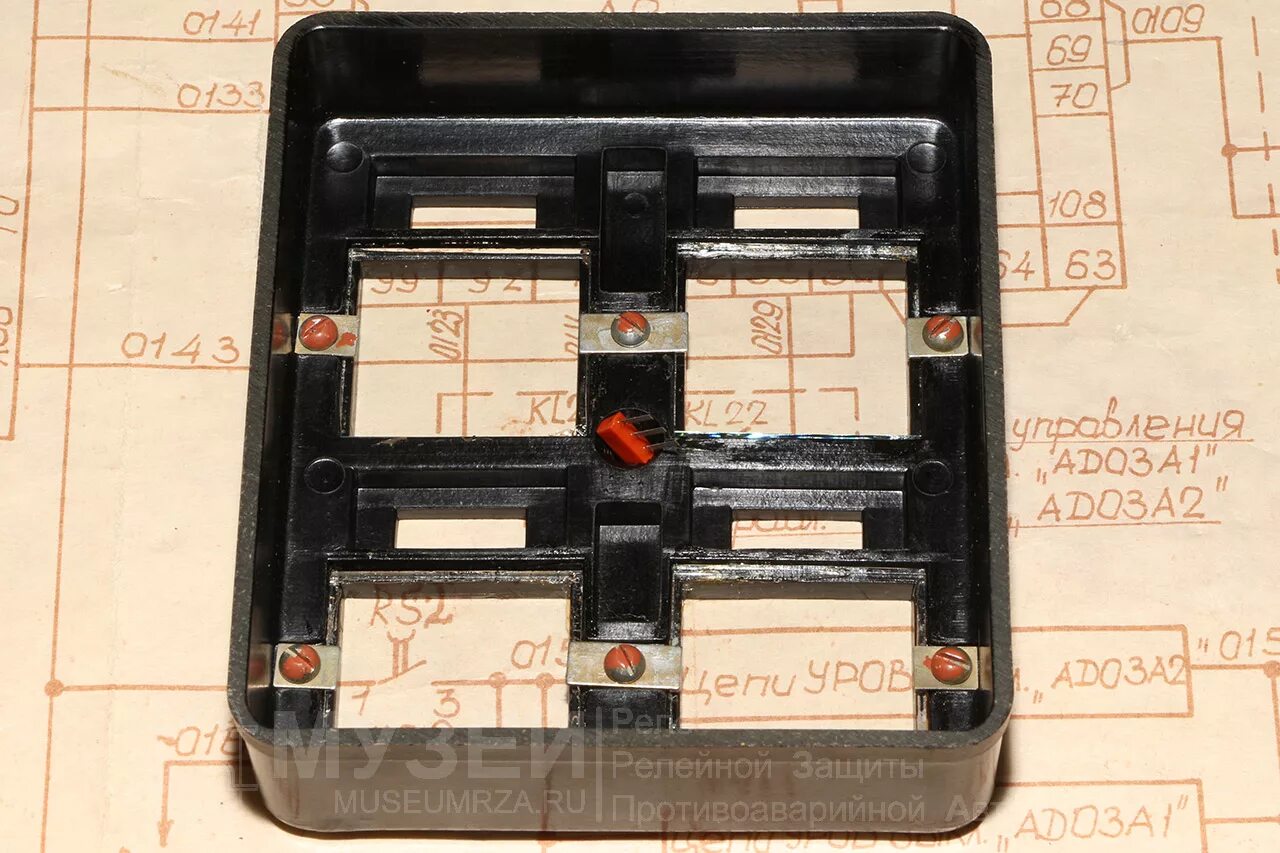 блок сигнальных реле. блок шлейфов сигнализации бшс8 и исп в. реле сэ 52 применение. блок сигнальных реле сэ-2. суточное реле ср21.