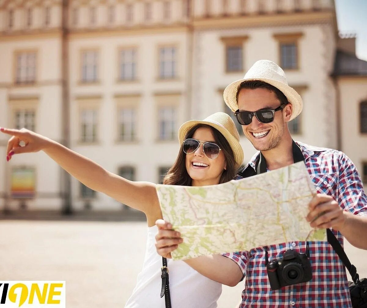 Мужчина с ноутбуком на пляже. Vacation occupation. Семья едет в отпуск. Vacation occupation. Мы всей семьей на машине поехали к озеру картинки красивые.