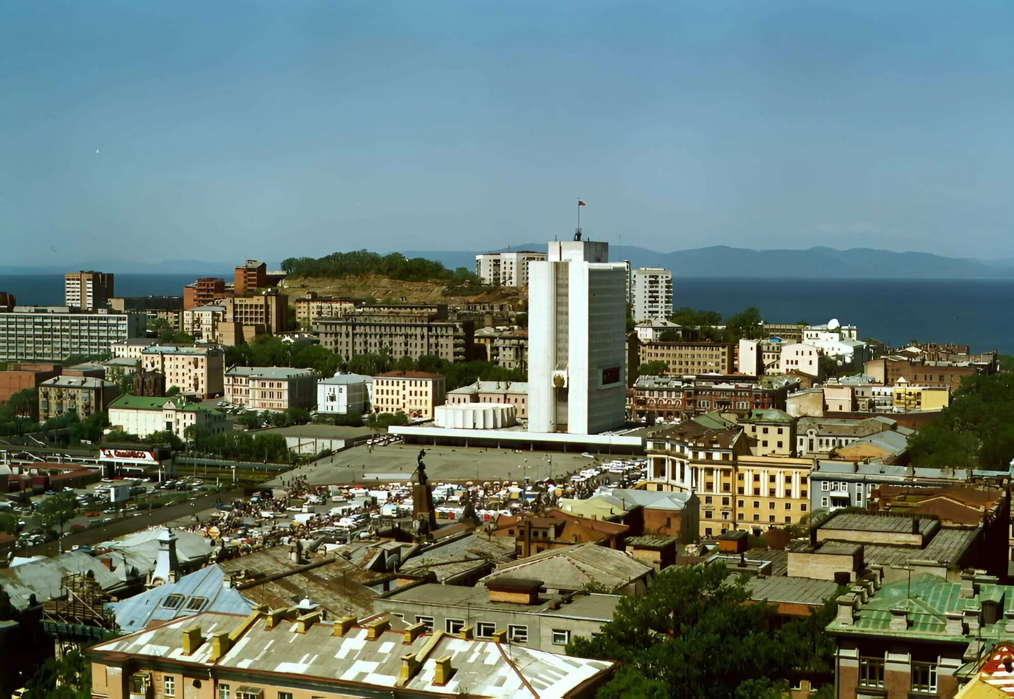 Владивосток 1998. Владивосток 1990 год. Владивосток площадь Светланская площадь. Город Владивосток Приморский край. Прим край владивосток