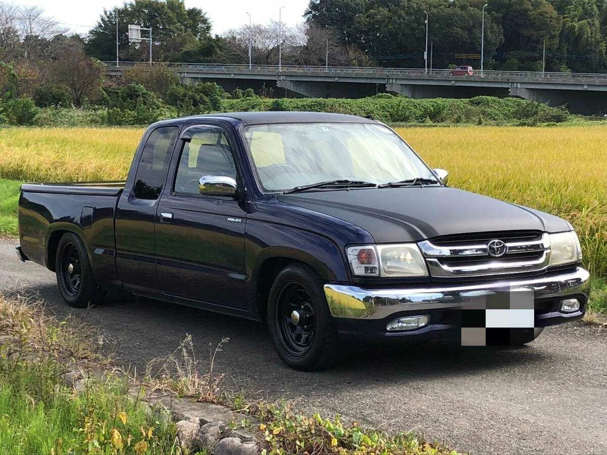 Купить б/у Toyota Hilux VII Рестайлинг 2.5d MT (144 л.с.) 4WD дизель механика в 