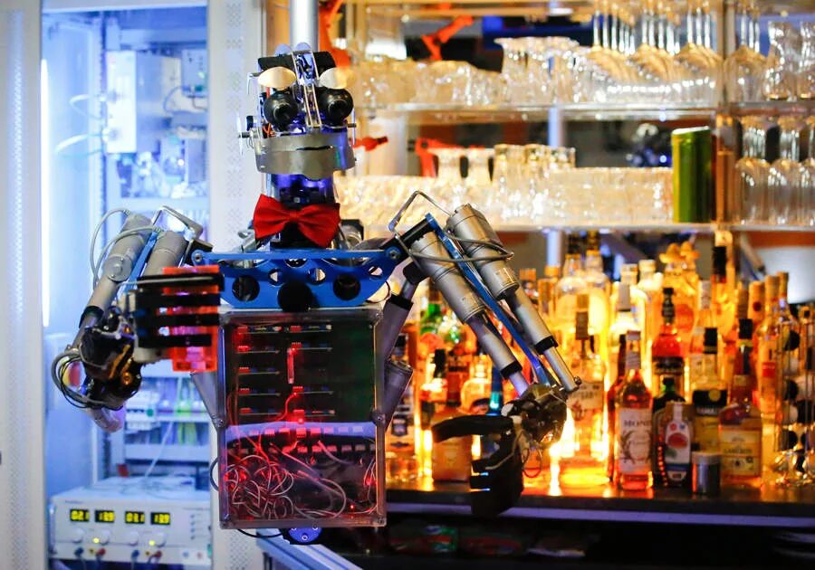 Робот бармен. Роботизированный бар. Бытовые роботы.