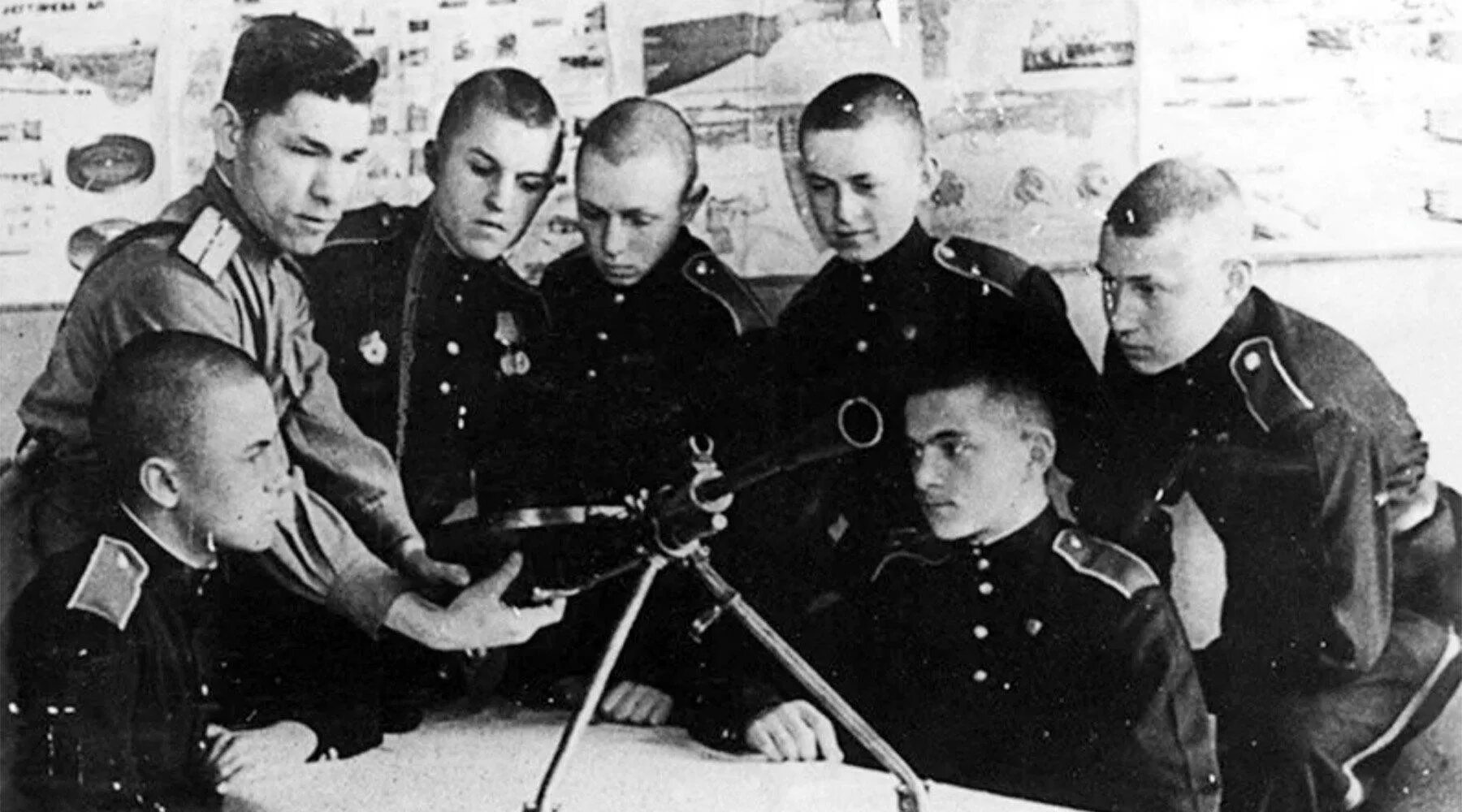 Для обучения офицеров были созданы