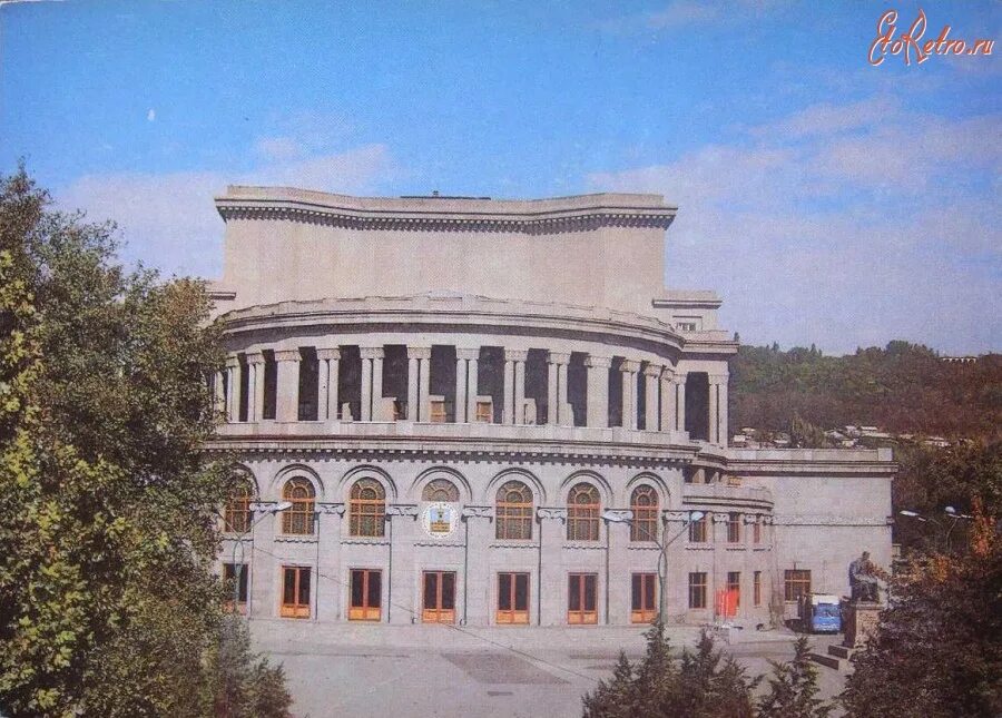 Театр оперы ереван. Опера спендиарова 6 букв. А. Ереванский оперный театр. Армянский академический театр оперы и балета им а спендиарова.
