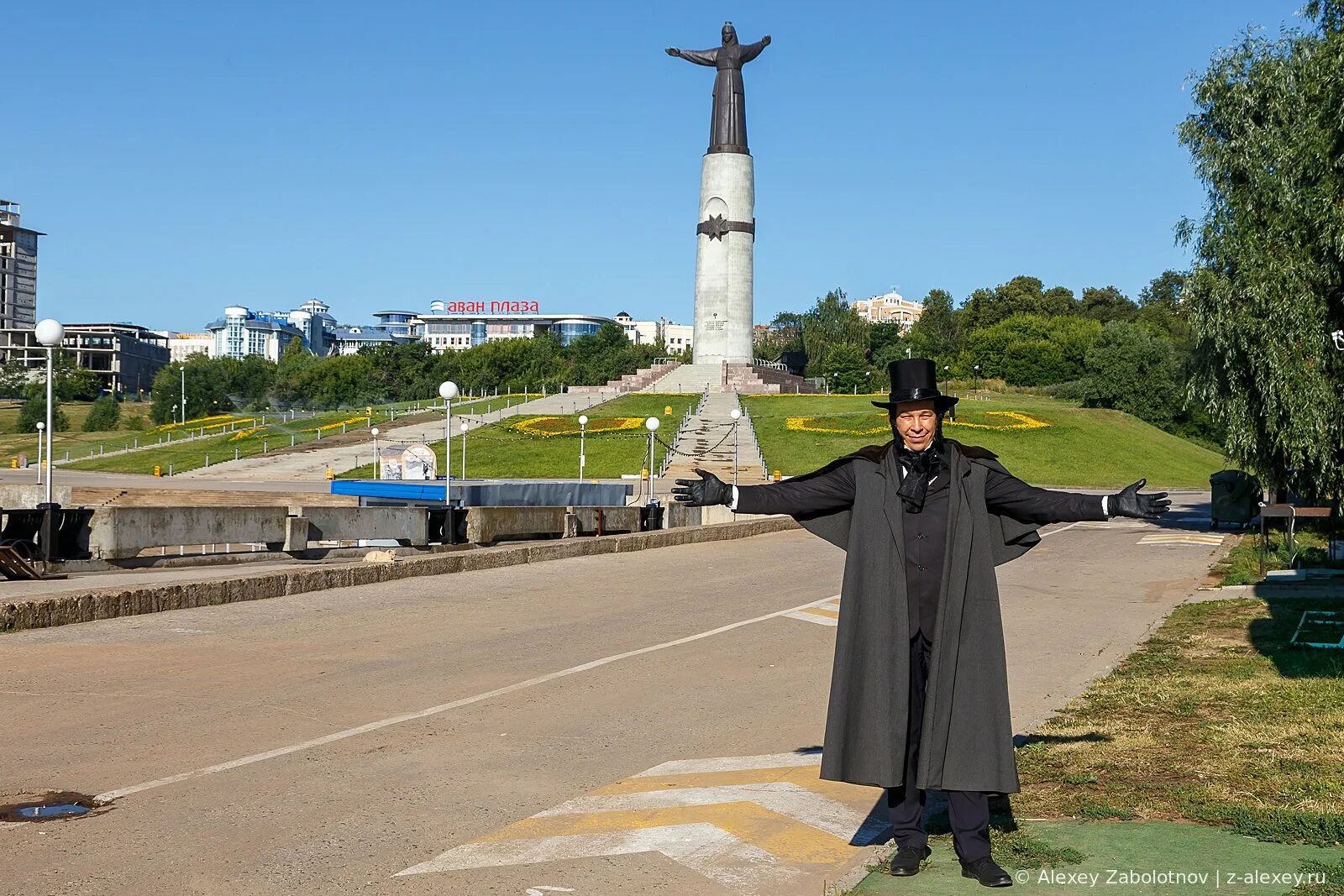 Едем чебоксары. Монумент матери покровительнице в чебоксарах. матушка чебоксары. чувашия мать покровительница. мать покровительница чебоксары вектор.