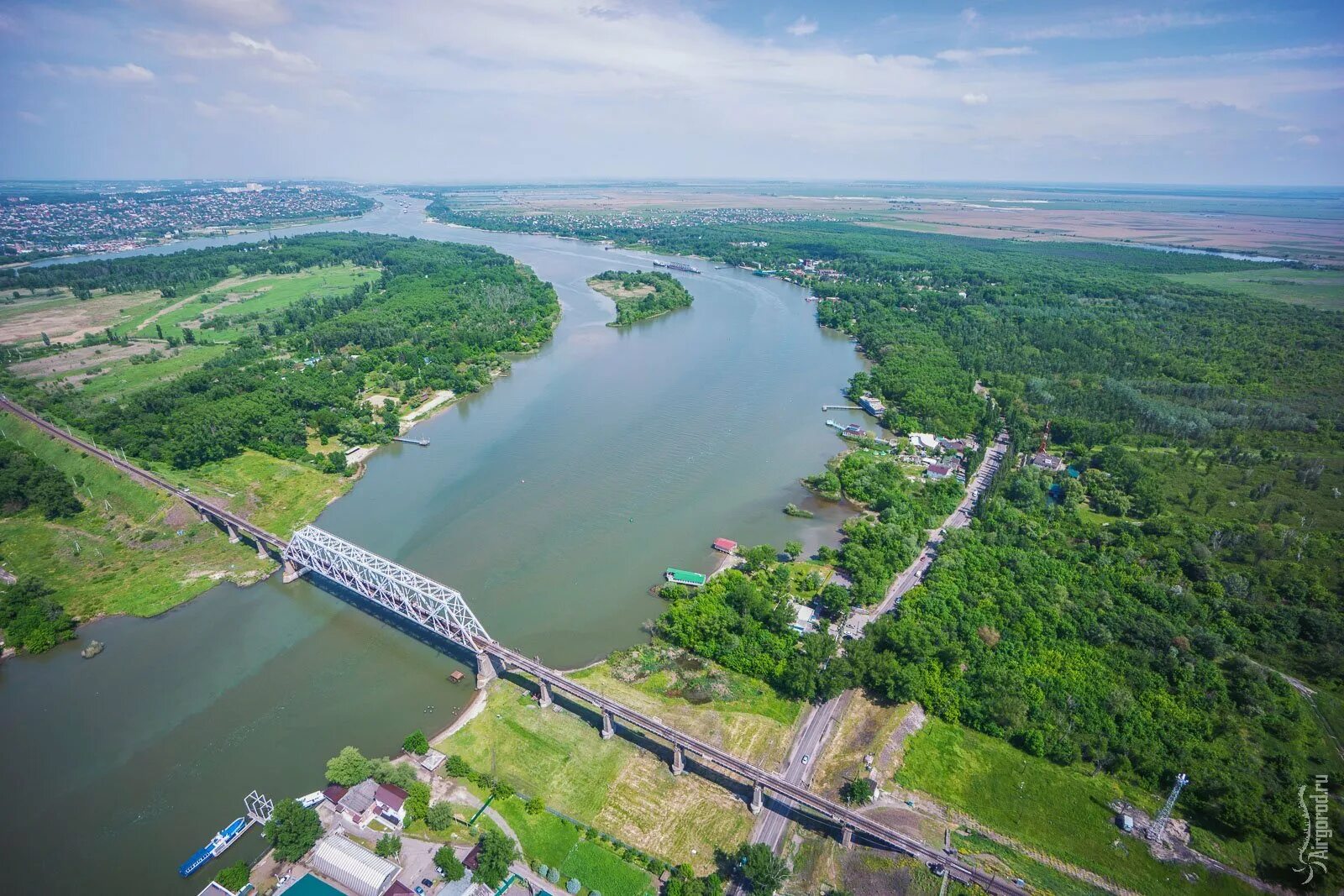 Фотосессия дону. Река Дон Ростов на Дону. Река Дон у Ростова на Дону. Речка Дон в Ростове на Дону. Зелёный остров Ростов-на-Дону.