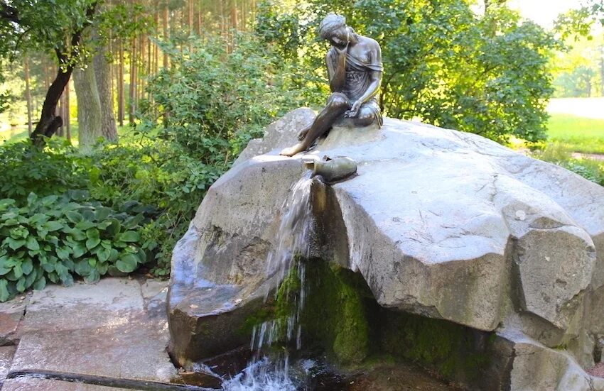 Девушка с кувшином екатерининский парк пушкин. Кувшин парк. Екатерининский парк фонтан девушка с кувшином. Кувшин парк. Царскосельская статуя пушкин.