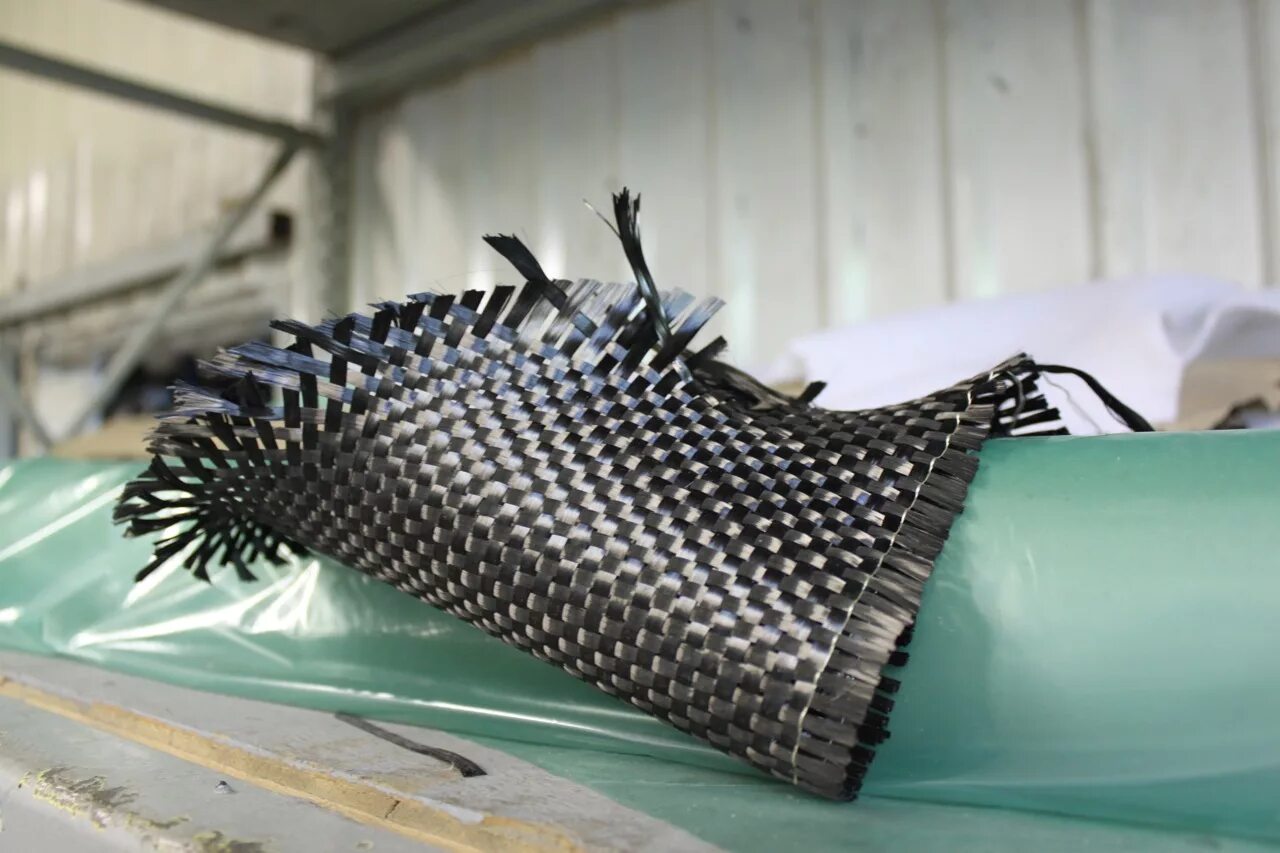 Композитные материалы и конструкции. Carbon fiber reinforced plastic. композиты боропластики. углеродное волокно ткань композит. конструкции из углепластика.
