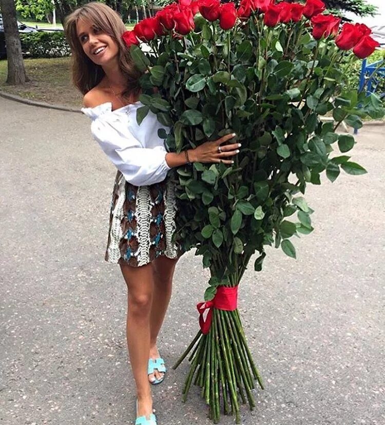 Метр розы. Длинные розы. Розы 140 см. Длинные розы. Букет длинных роз.