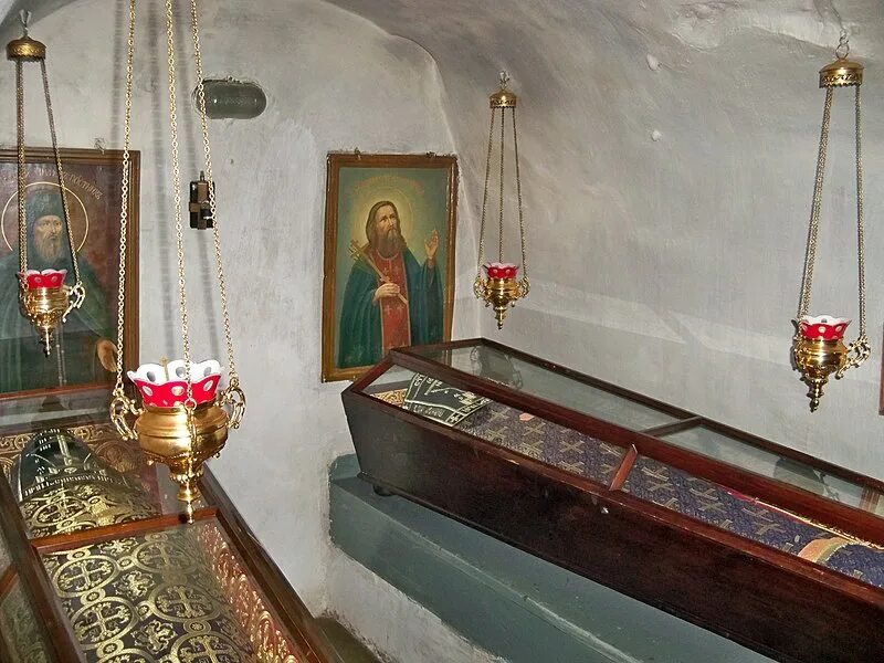 Святые в киево печерской лавре. Святые в киево печерской лавре. Мощи ильи муромца в киево-печерской. Киево-печерская лавра мощи ильи муромца. Святые в киево печерской лавре.