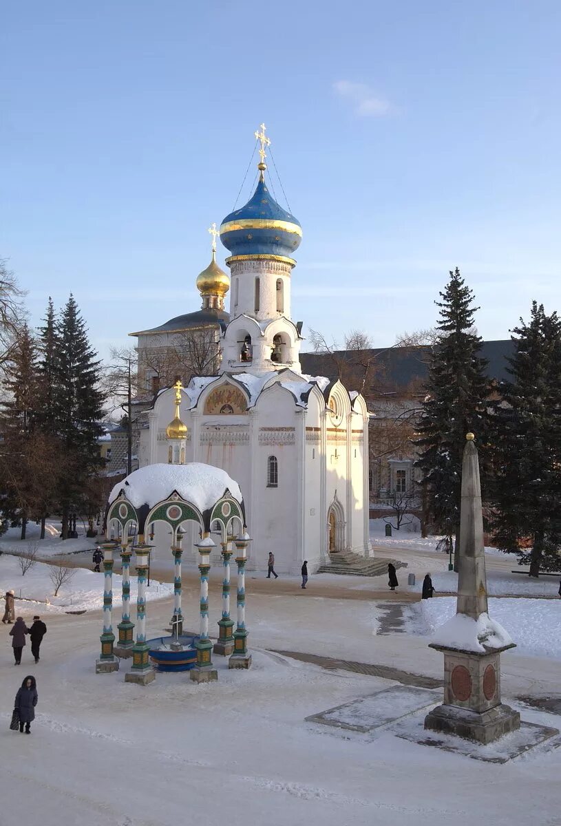 Церковь сошествия святого духа сергиев. Духовская церковь сергиев посад. Храма сошествия святого духа троице-сергиева лавра. Храм святого духа троице сергиева лавра. Троице-сергиева лавра духовская церковь.