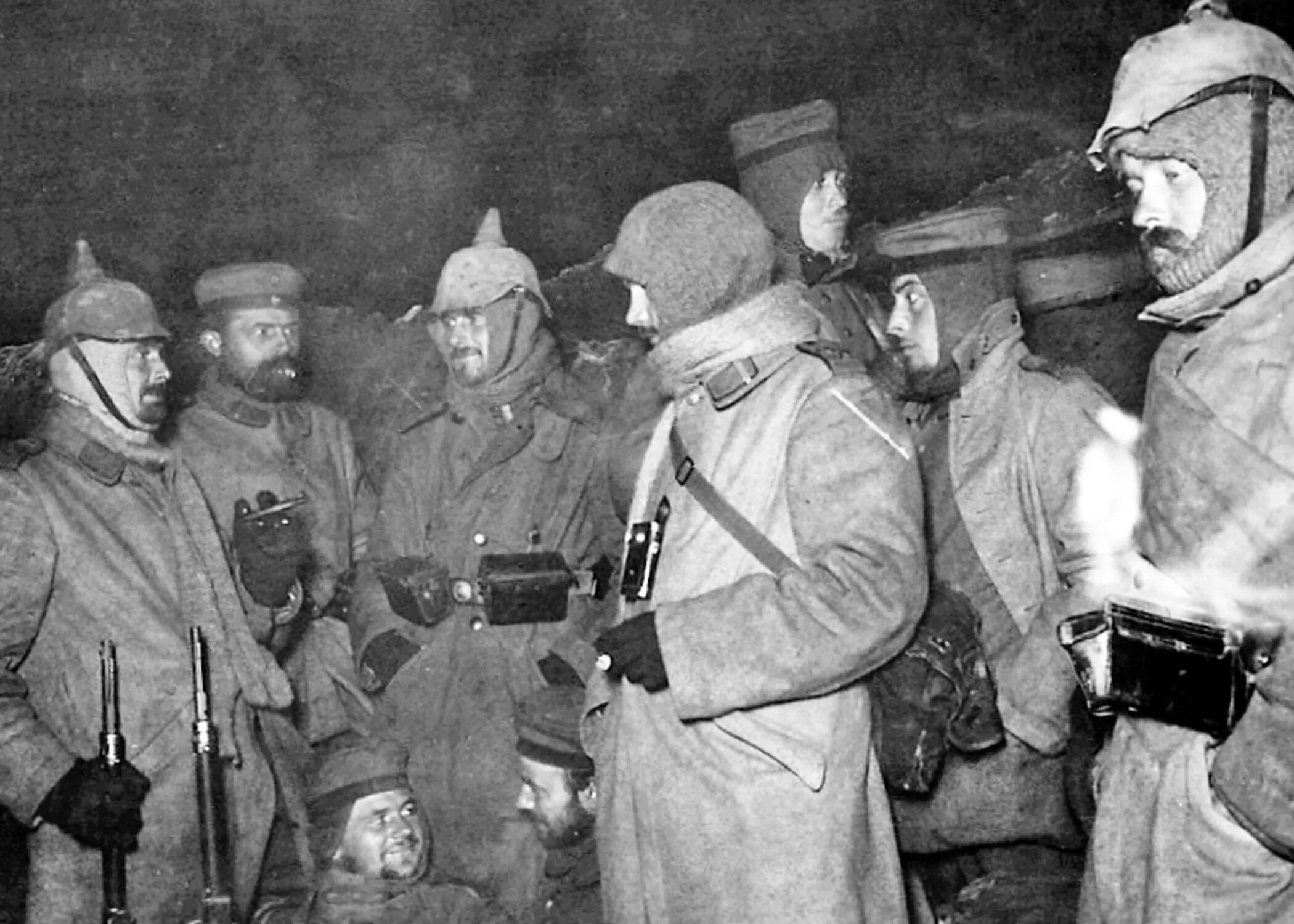 Рождество 1914. Рождественское перемирие 1914 года. рождественское перемирие 1914 на восточном фронте. рождественское перемирие 1914 первая мировая. 1 мировая война рождественское перемирие.