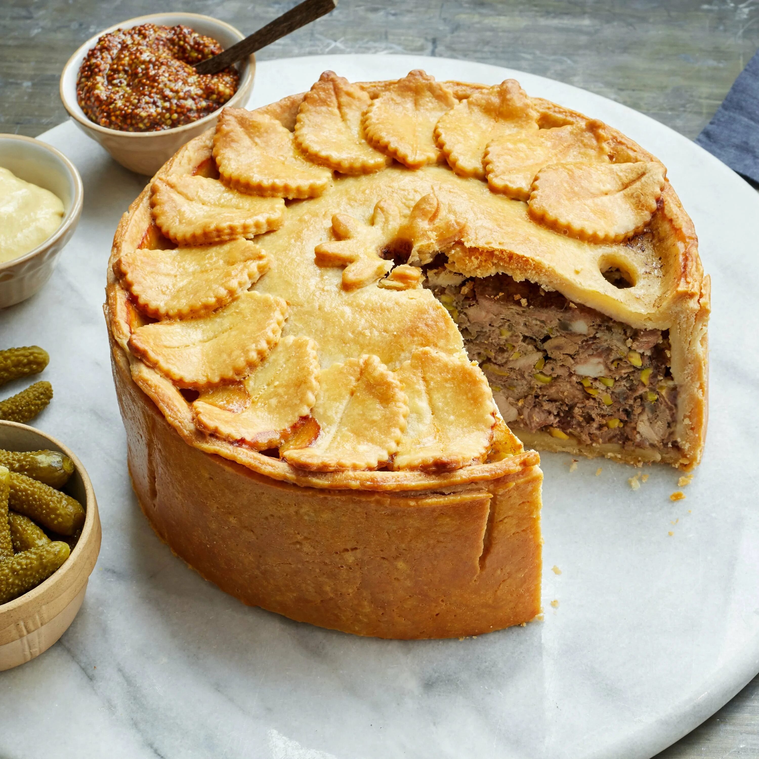 Каким должен быть пирог. Выпечка. пирог. выпечка пирог. красивый мясной пирог.