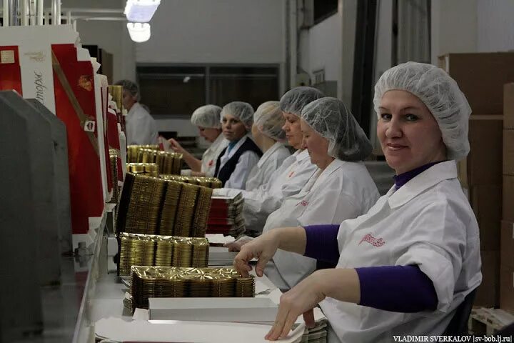 Самара работа упаковщика. Подработка с еженедельной оплатой. Укладчик-упаковщик. Упаковщик кондитерских изделий. Самара работа упаковщика.