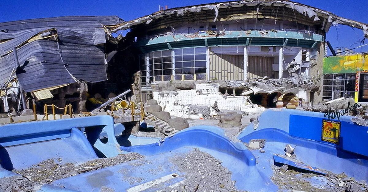 Трансвааль парк аквапарк. Трансвааль парк 2004. Трансвааль парк крыша. Трансвааль парк трагедия 2004. Разрушен бассейн