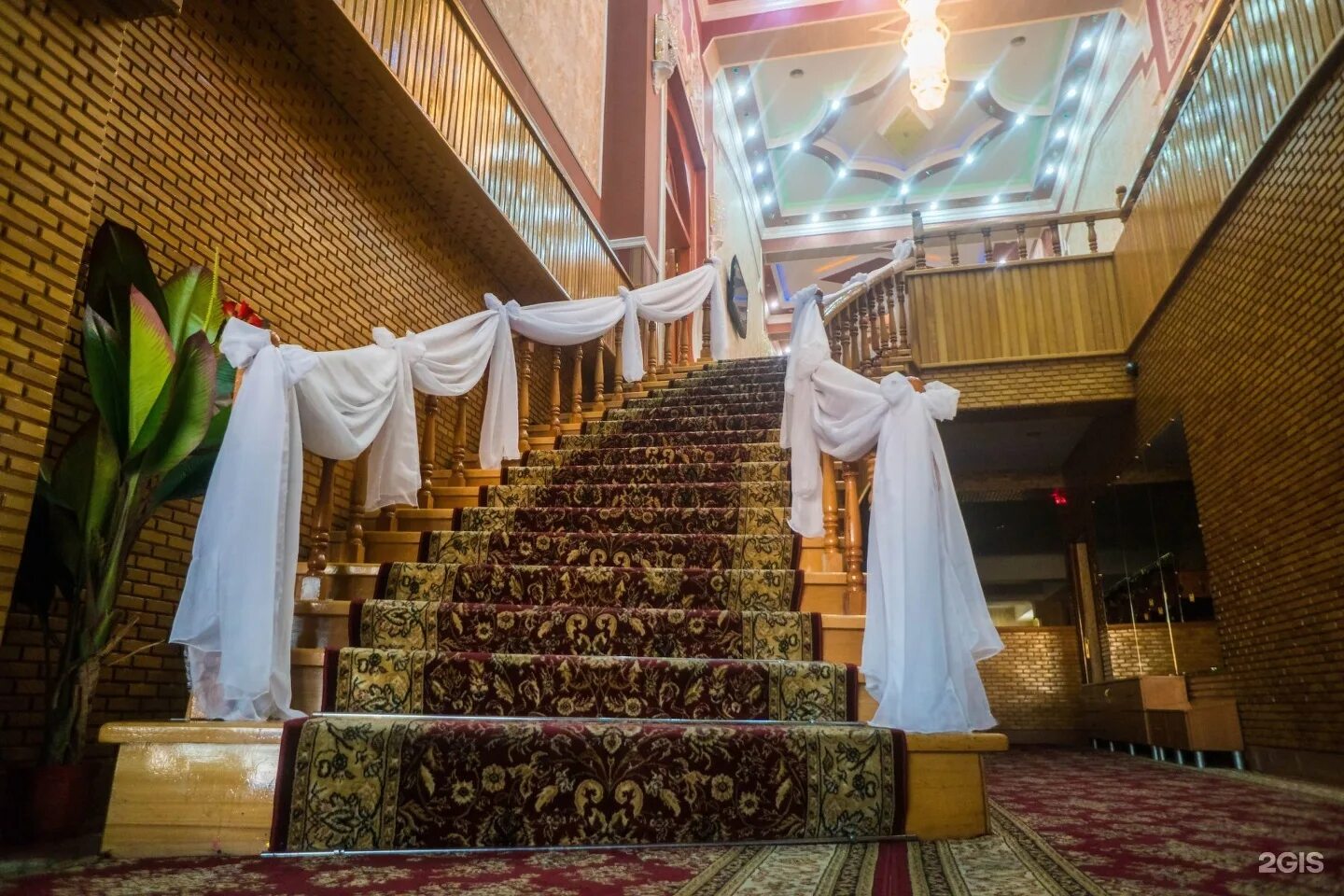 жемчужина сургут малый зал. ресторан рай сургут белый яр. жемчужина сургут. ресторан для свадьбы сургут. жемчужина сургут.